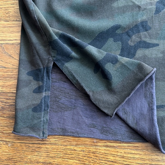 Men’s Daniel Patrick Cotton Green Camo Sleeveless Oversized Tee Shirt w/slits - Picture 3 of 4